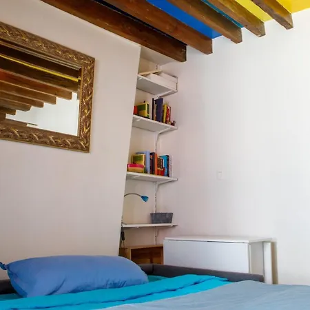 Chic & Vibrant Apartment, Place D'italie Daire